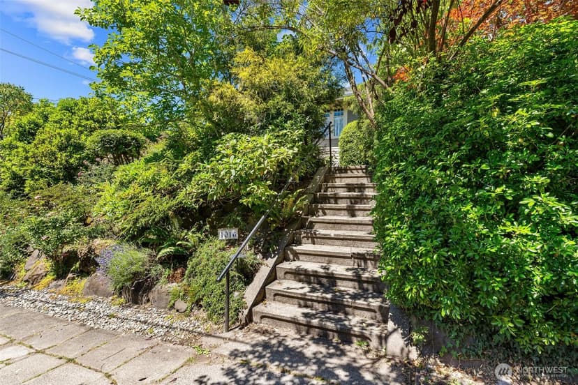 Property photo for 1916 E McGraw Street, Seattle photo 5