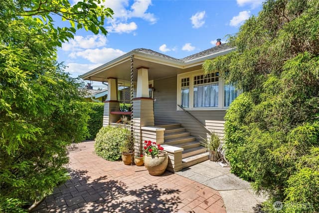 Property photo for 1916 E McGraw Street, Seattle