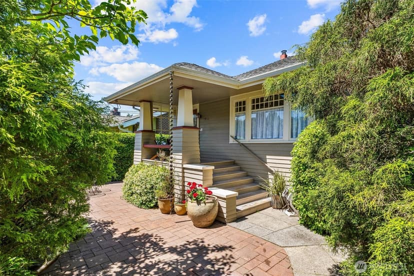 Property photo for 1916 E McGraw Street, Seattle