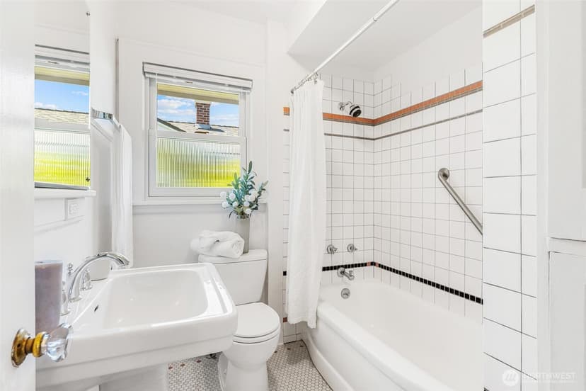 Property photo for 1916 E McGraw Street, Seattle photo 24