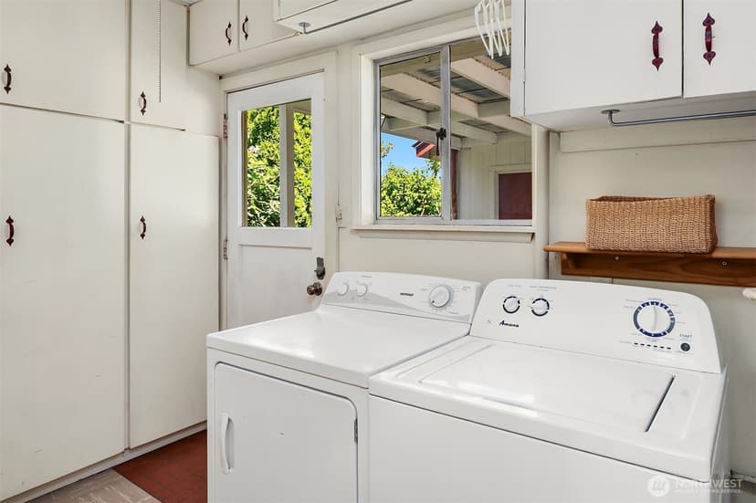 Property photo for 16022 11th Avenue SW, Burien photo 17
