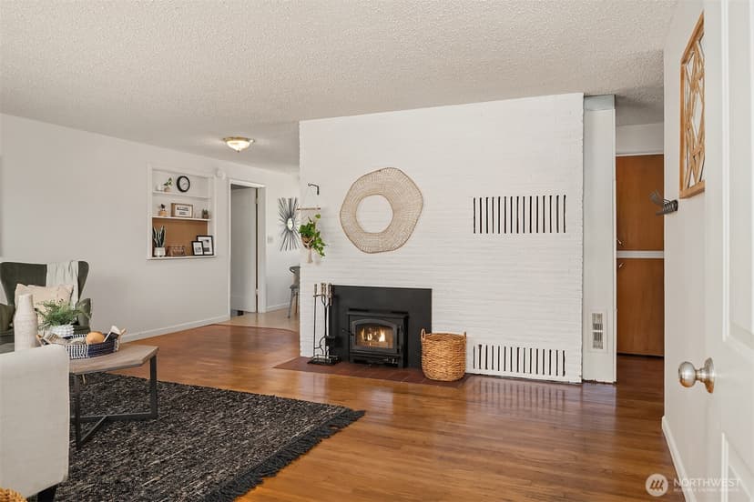 Property photo for 16022 11th Avenue SW, Burien photo 3