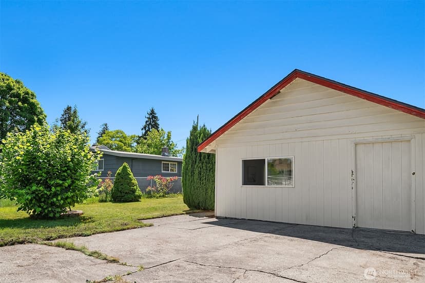 Property photo for 16022 11th Avenue SW, Burien photo 27