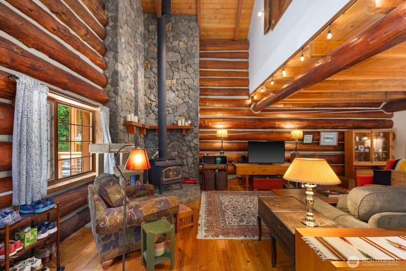 Property photo for 129 N Lake Roesiger Road, Snohomish