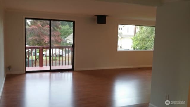 Property photo for 16707 79th Place NE, Kenmore photo 4