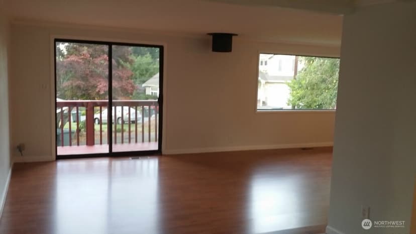 Property photo for 16707 79th Place NE, Kenmore photo 4