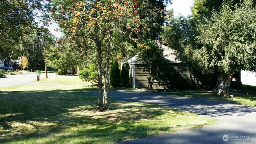 Property photo for 16707 79th Place NE, Kenmore photo 3