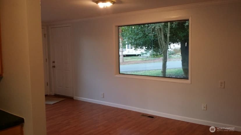 Property photo for 16707 79th Place NE, Kenmore photo 7