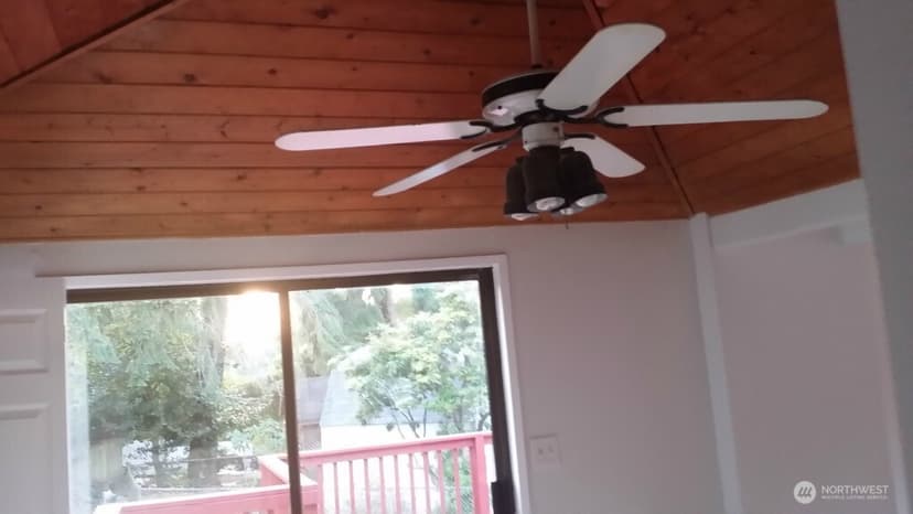 Property photo for 16707 79th Place NE, Kenmore photo 5