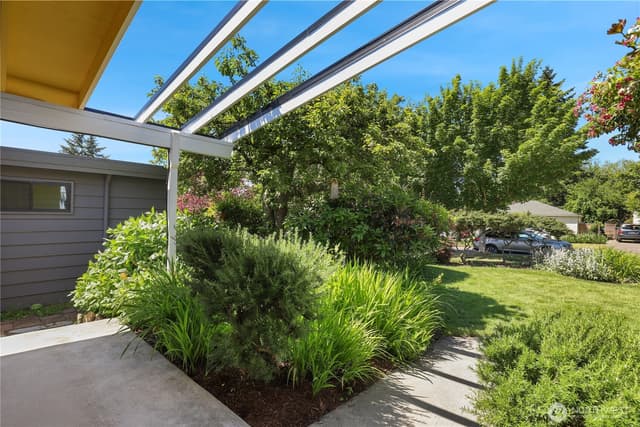 Property photo for 4718 48th Avenue SW, Seattle photo 3