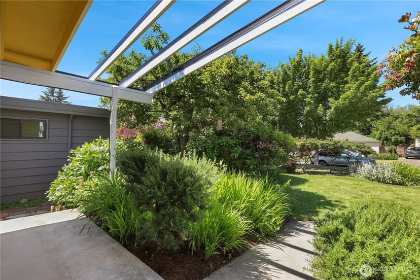 Property photo for 4718 48th Avenue SW, Seattle photo 3