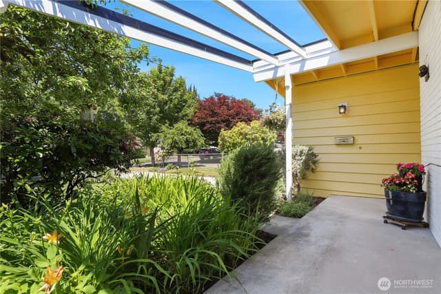 Property photo for 4718 48th Avenue SW, Seattle photo 2