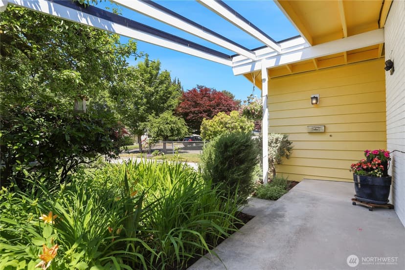 Property photo for 4718 48th Avenue SW, Seattle photo 2