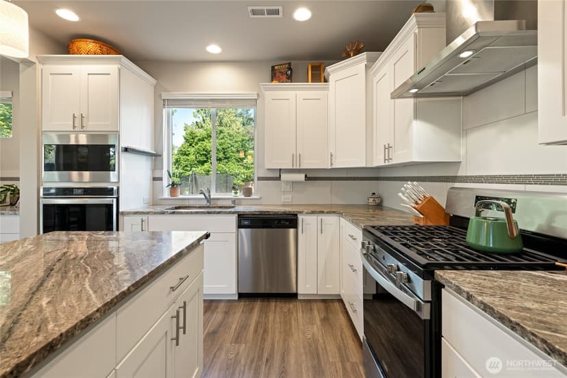 Property photo for 21812 SE 270th Street, Maple Valley photo 17
