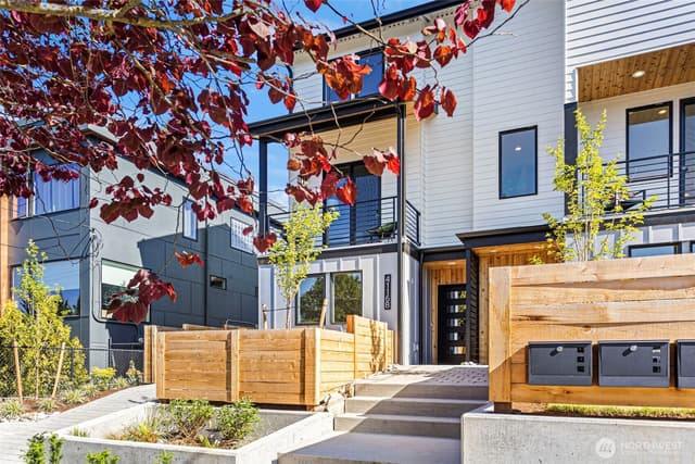 Property photo for 4116 NE 60th Street #B, Seattle photo 2