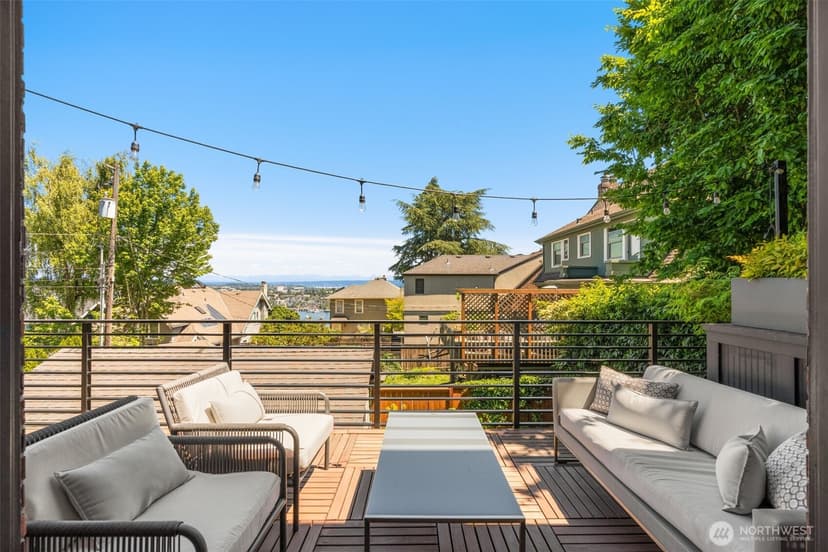 Property photo for 2406 Bigelow Avenue N, Seattle photo 6