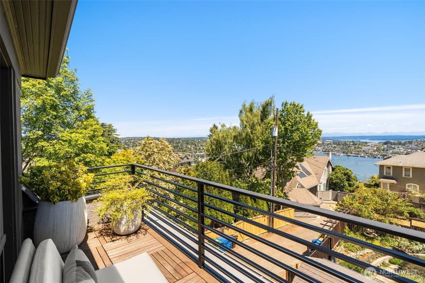 Property photo for 2406 Bigelow Avenue N, Seattle photo 19