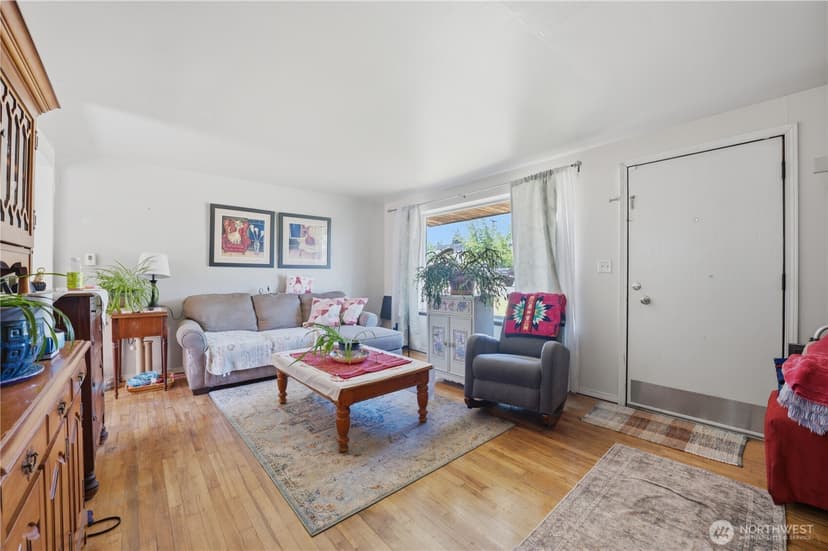 Property photo for 18824 Midvale Avenue N, Shoreline photo 8