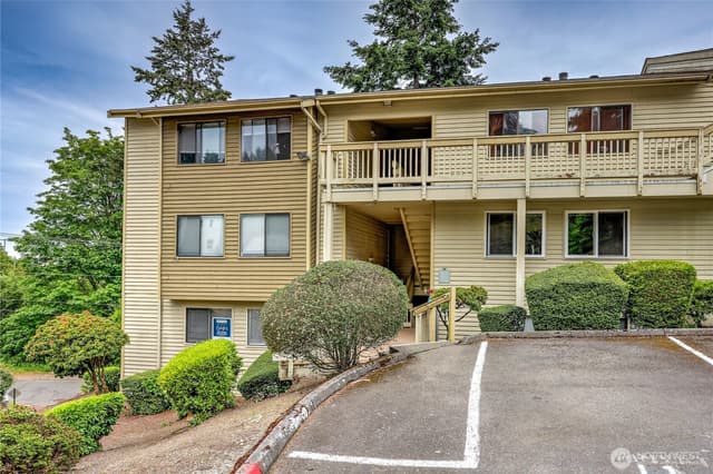 Property photo for 1700 W Sunn Fjord Lane #L202, Bremerton