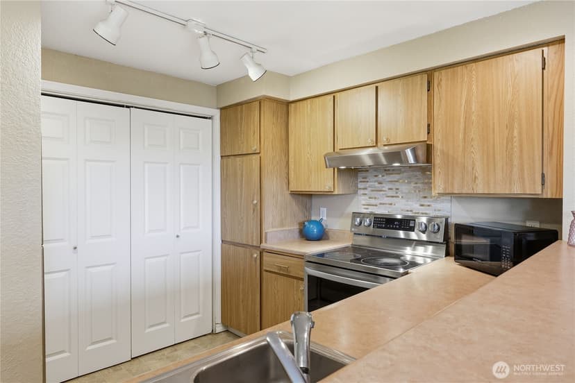 Property photo for 1700 W Sunn Fjord Lane #L202, Bremerton photo 9