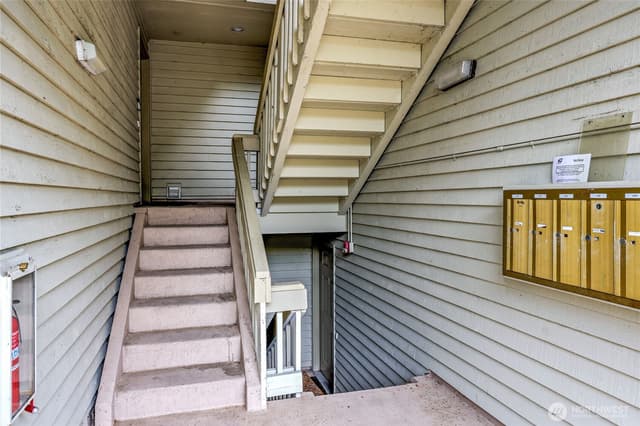 Property photo for 1700 W Sunn Fjord Lane #L202, Bremerton photo 2