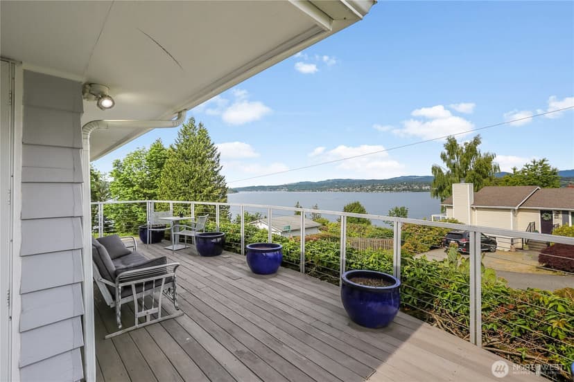 Property photo for 10417 76th Avenue S, Seattle photo 3