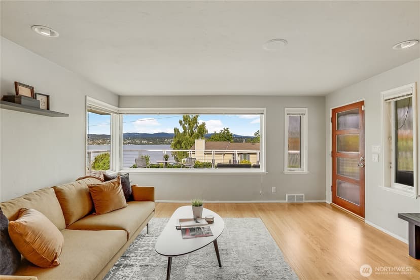 Property photo for 10417 76th Avenue S, Seattle photo 5