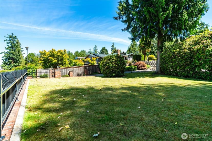 Property photo for 17524 10th Avenue NW, Shoreline photo 31