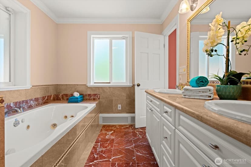 Property photo for 17524 10th Avenue NW, Shoreline photo 12