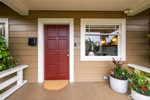 Property photo for 920 N Sheridan Avenue, Tacoma photo 2