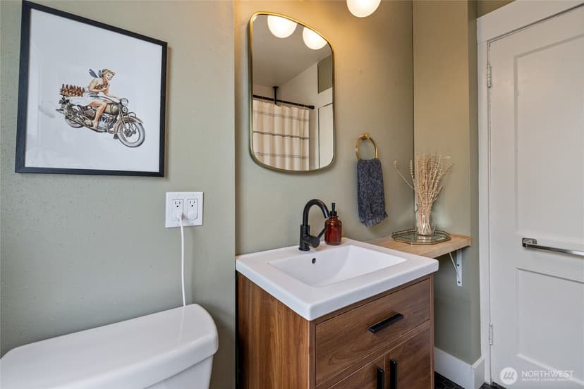 Property photo for 920 N Sheridan Avenue, Tacoma photo 18