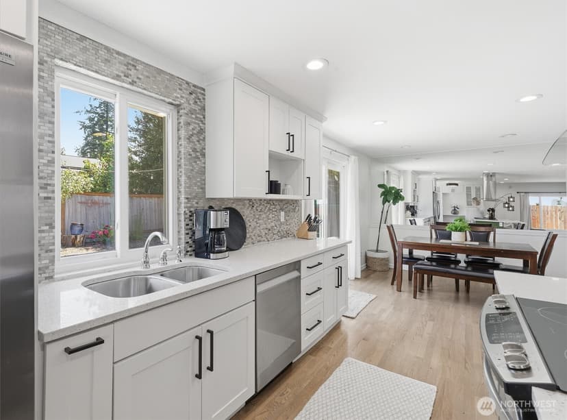 Property photo for 15305 47th Place W, Lynnwood photo 8