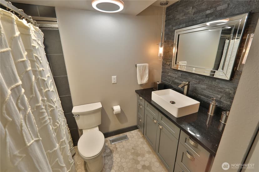 Property photo for 1330 176th Avenue NE, Bellevue photo 16