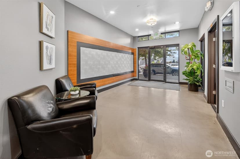 Property photo for 1323 Boren Avenue #412, Seattle photo 2