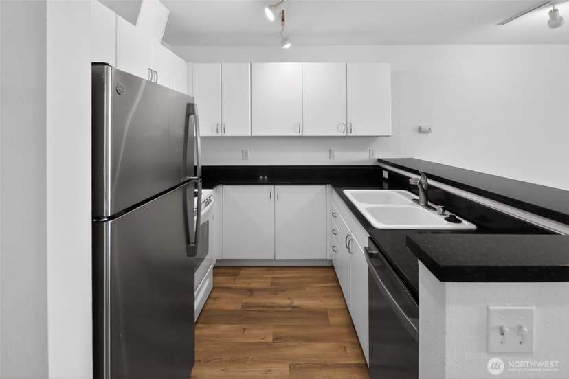 Property photo for 1323 Boren Avenue #412, Seattle photo 10