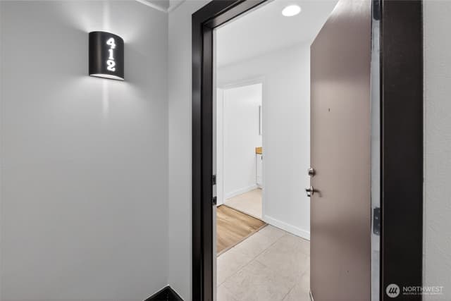Property photo for 1323 Boren Avenue #412, Seattle photo 4