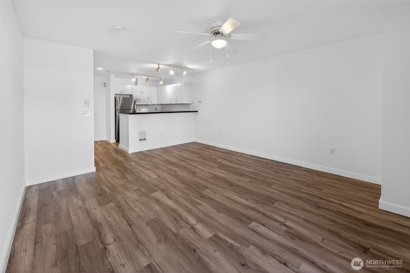 Property photo for 1323 Boren Avenue #412, Seattle photo 7