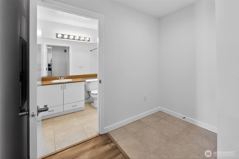 Property photo for 1323 Boren Avenue #412, Seattle photo 15