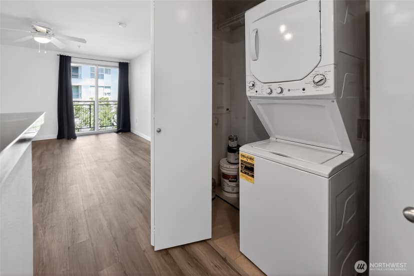 Property photo for 1323 Boren Avenue #412, Seattle photo 16