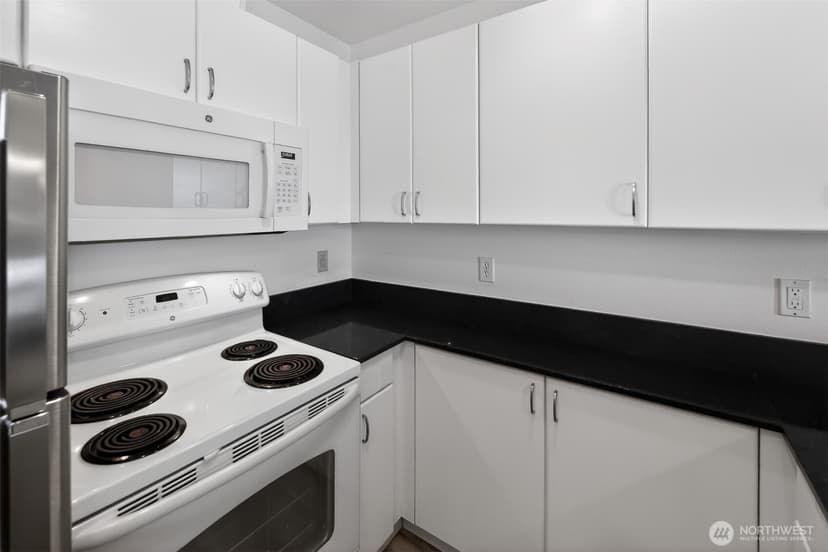 Property photo for 1323 Boren Avenue #412, Seattle photo 13