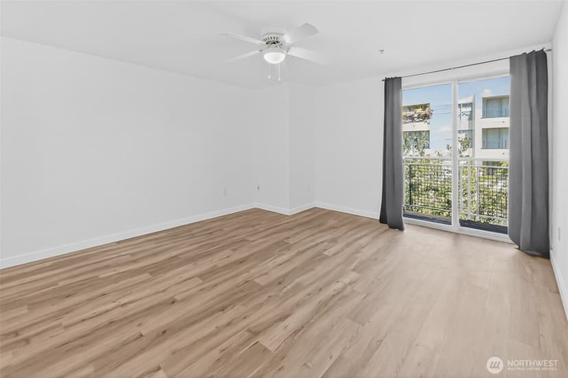 Property photo for 1323 Boren Avenue #412, Seattle photo 8