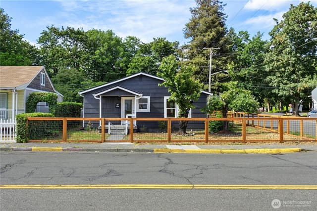 Property photo for 421 4th Street NE, Auburn photo 2