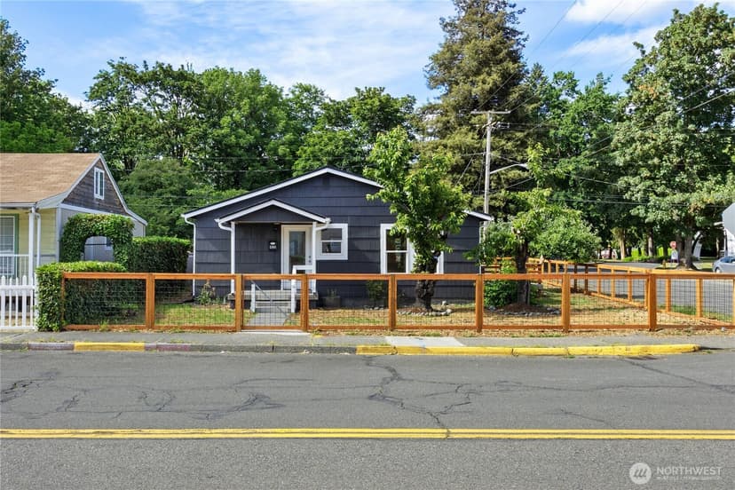 Property photo for 421 4th Street NE, Auburn photo 2