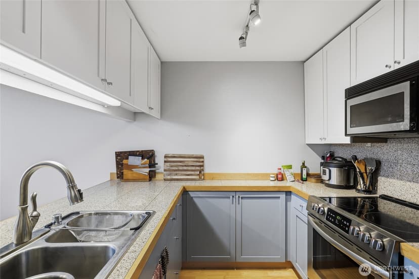 Property photo for 275 W Roy Street #412, Seattle photo 7