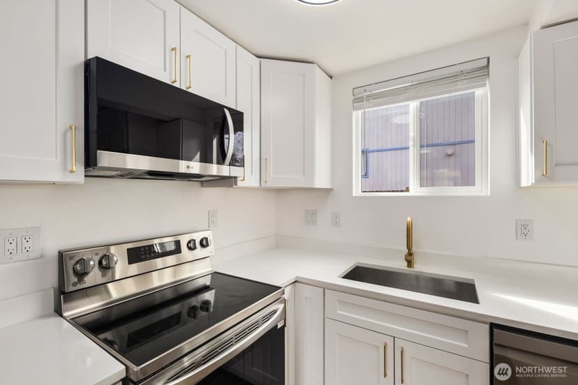 Property photo for 1747 NE 147th Street #1, Shoreline photo 12