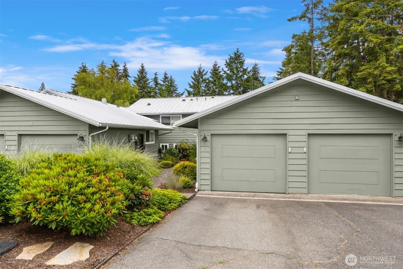 Property photo for 1011 Blue Heron Avenue NE, Bainbridge Island photo 2