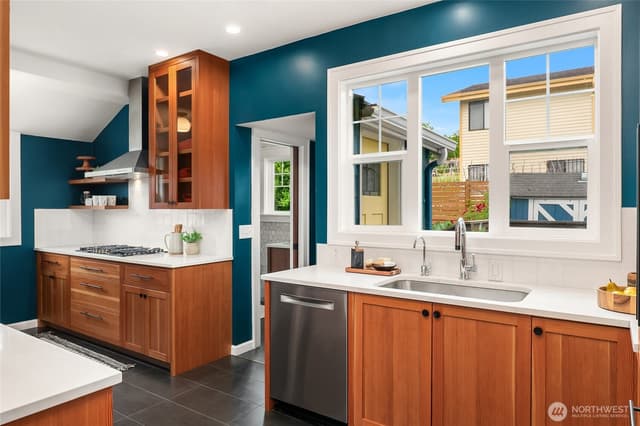 Property photo for 4620 15th Avenue S, Seattle photo 2