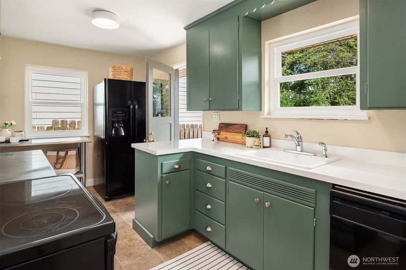 Property photo for 5028 41st Avenue SW, Seattle photo 13
