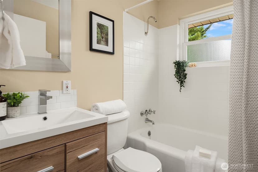 Property photo for 5028 41st Avenue SW, Seattle photo 15
