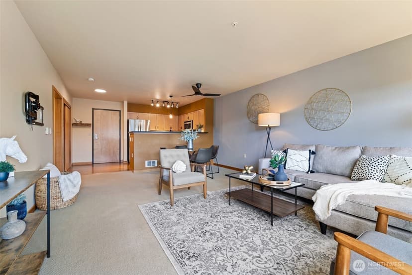 Property photo for 827 Hiawatha Place S #515, Seattle photo 6
